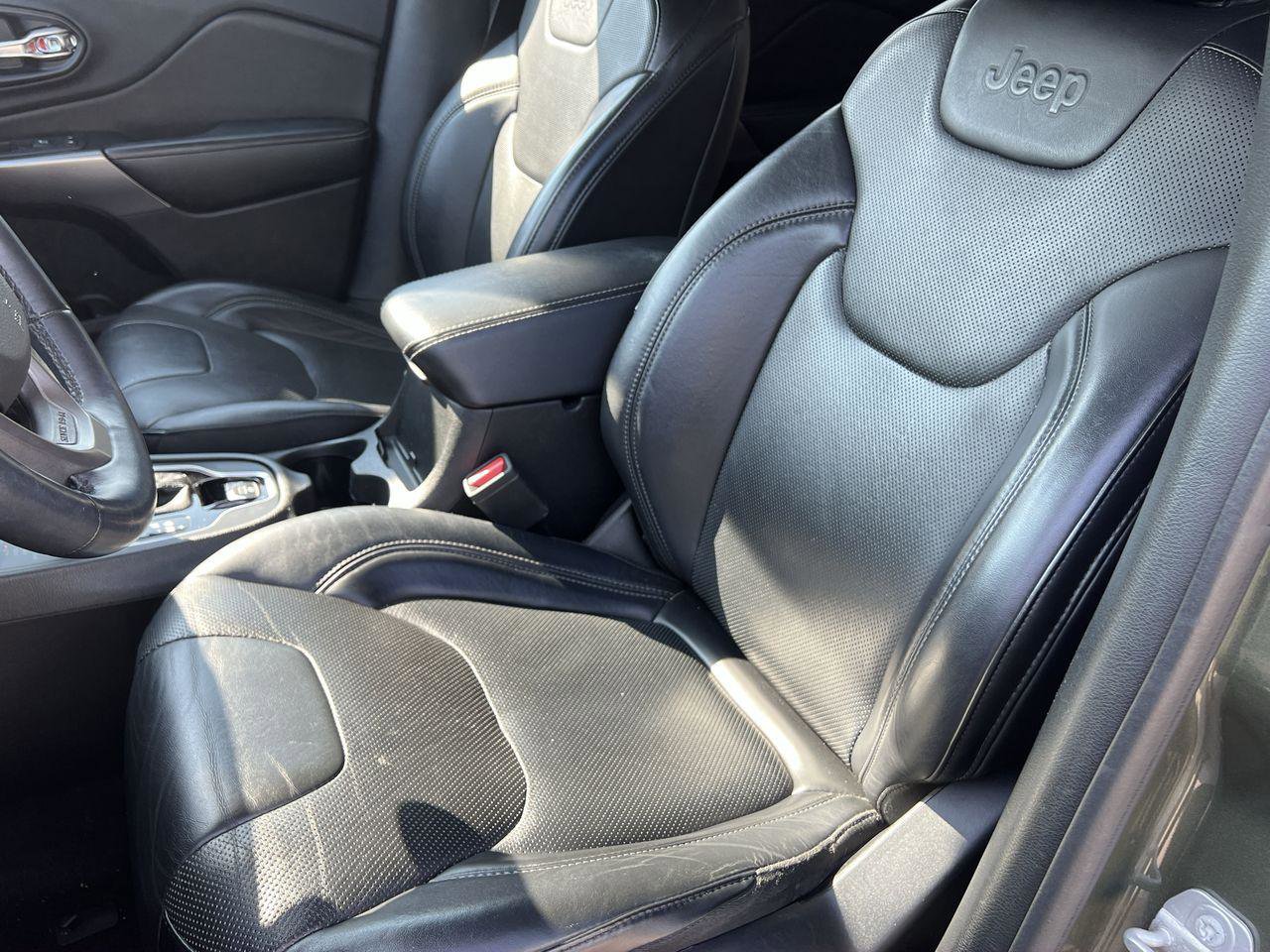 Used 2019 Jeep Cherokee Limited image 19