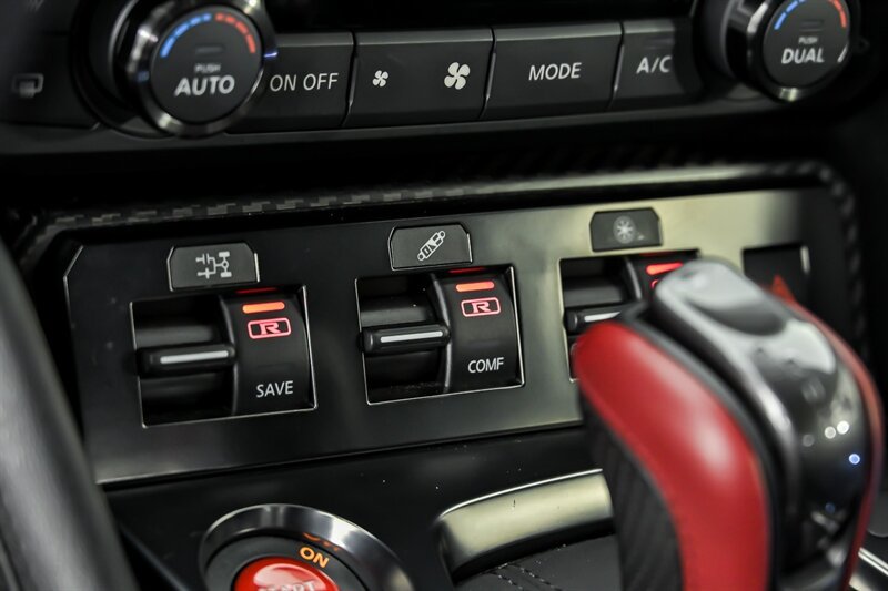 Used 2018 Nissan GT-R Premium AWD/4WD image 37
