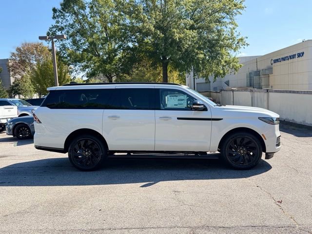 New 2025 Lincoln Navigator L Reserve image 16