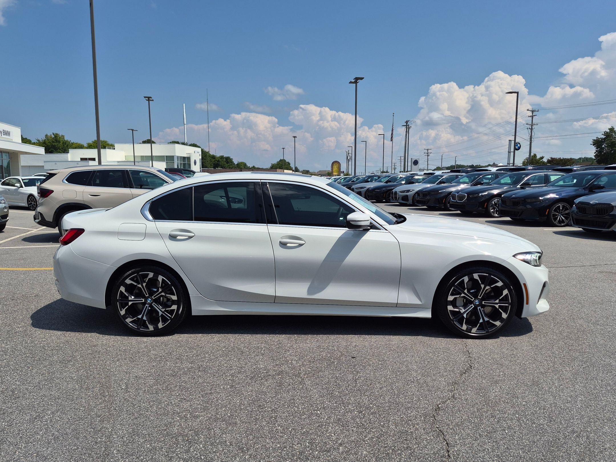 Used 2025 BMW 330i Sedan w/ M Sport Package RWD image 2