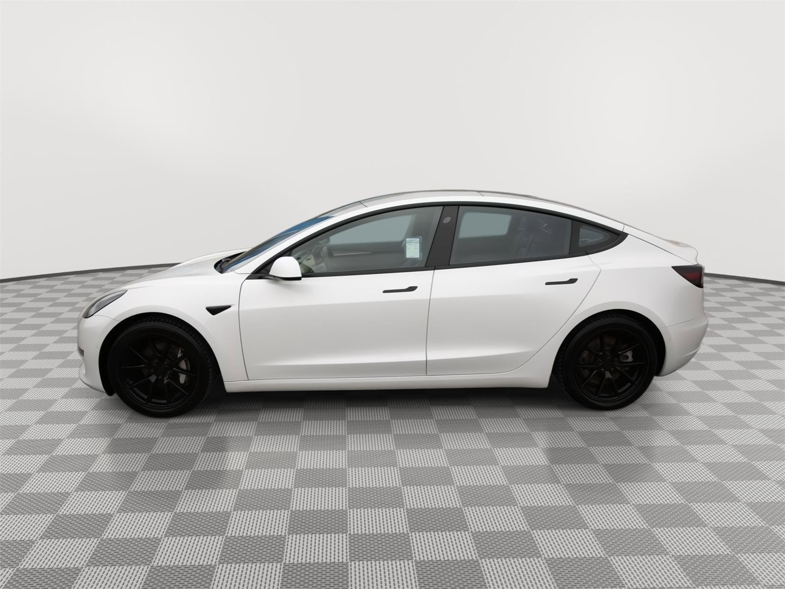 Used 2021 Tesla Model 3 Standard Range Plus RWD image 2