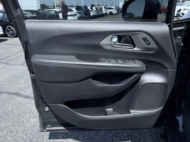 Used 2020 Chrysler Pacifica Touring-L w/ Advanced Safetytec Group AWD/4WD image 14