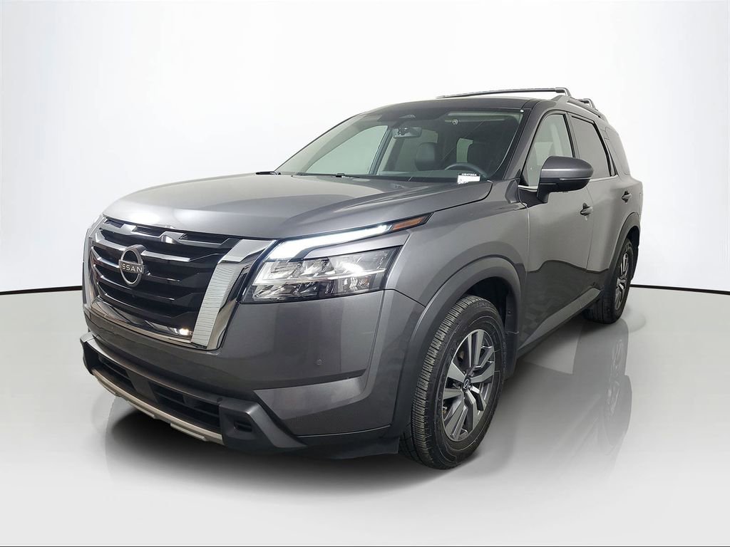 Used 2023 Nissan Pathfinder SL image 3