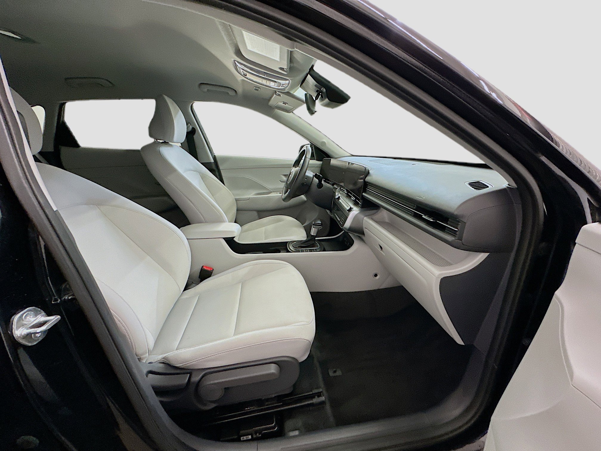 Used 2025 Hyundai Kona SEL image 32