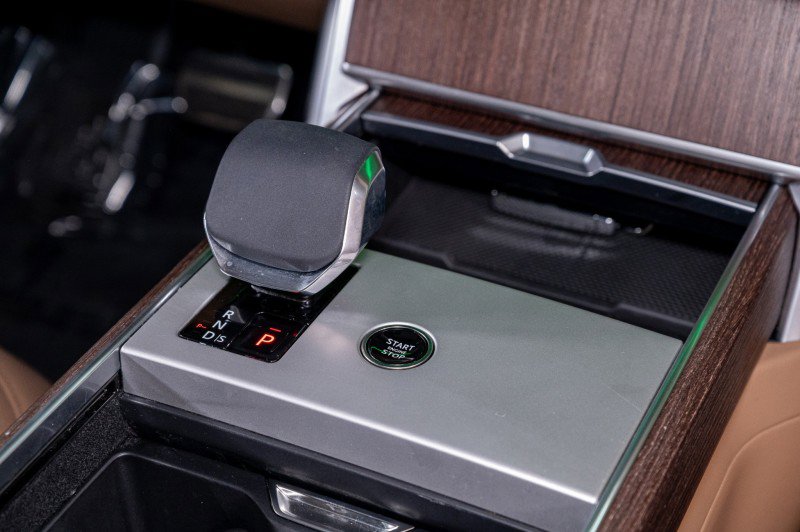 Used 2024 Land Rover Range Rover Long Wheelbase SE image 23