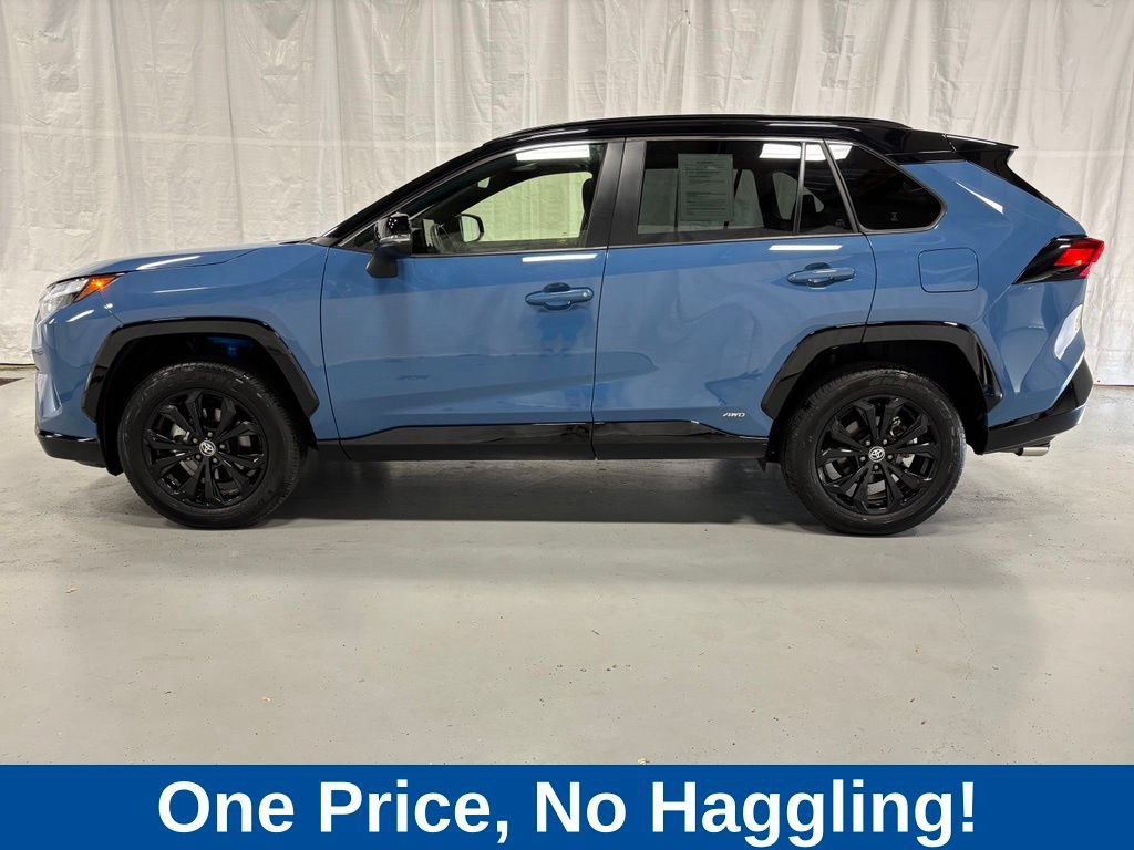 Used 2025 Toyota RAV4 XSE w/ Weather Package AWD/4WD image 4