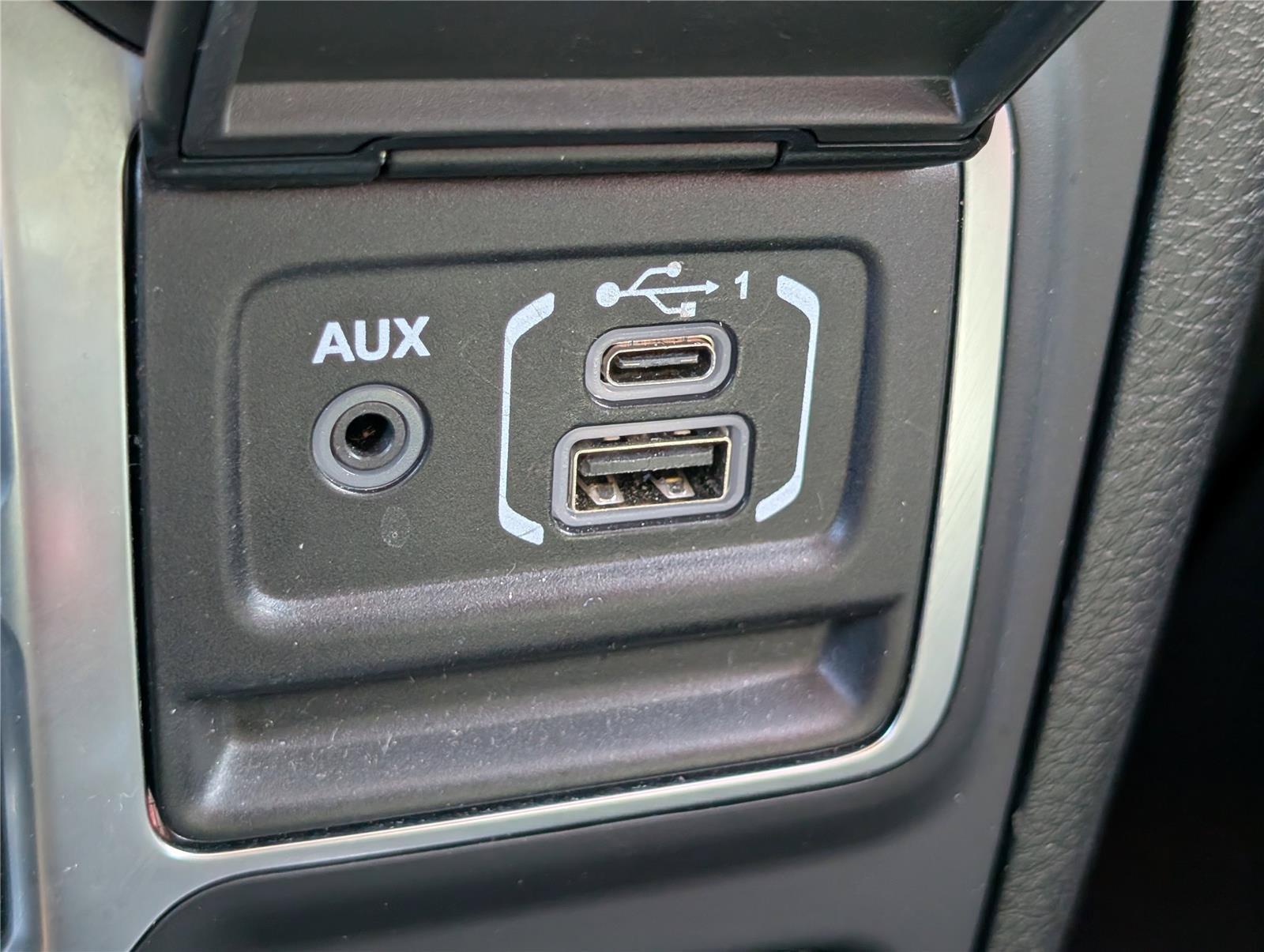 Used 2025 Jeep Wrangler Unlimited Sahara AWD/4WD image 21
