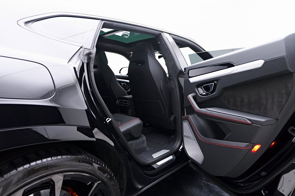 Used 2022 Lamborghini Urus image 32