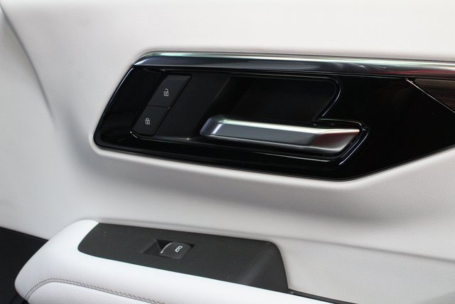 New 2025 Chevrolet Suburban Premier image 9