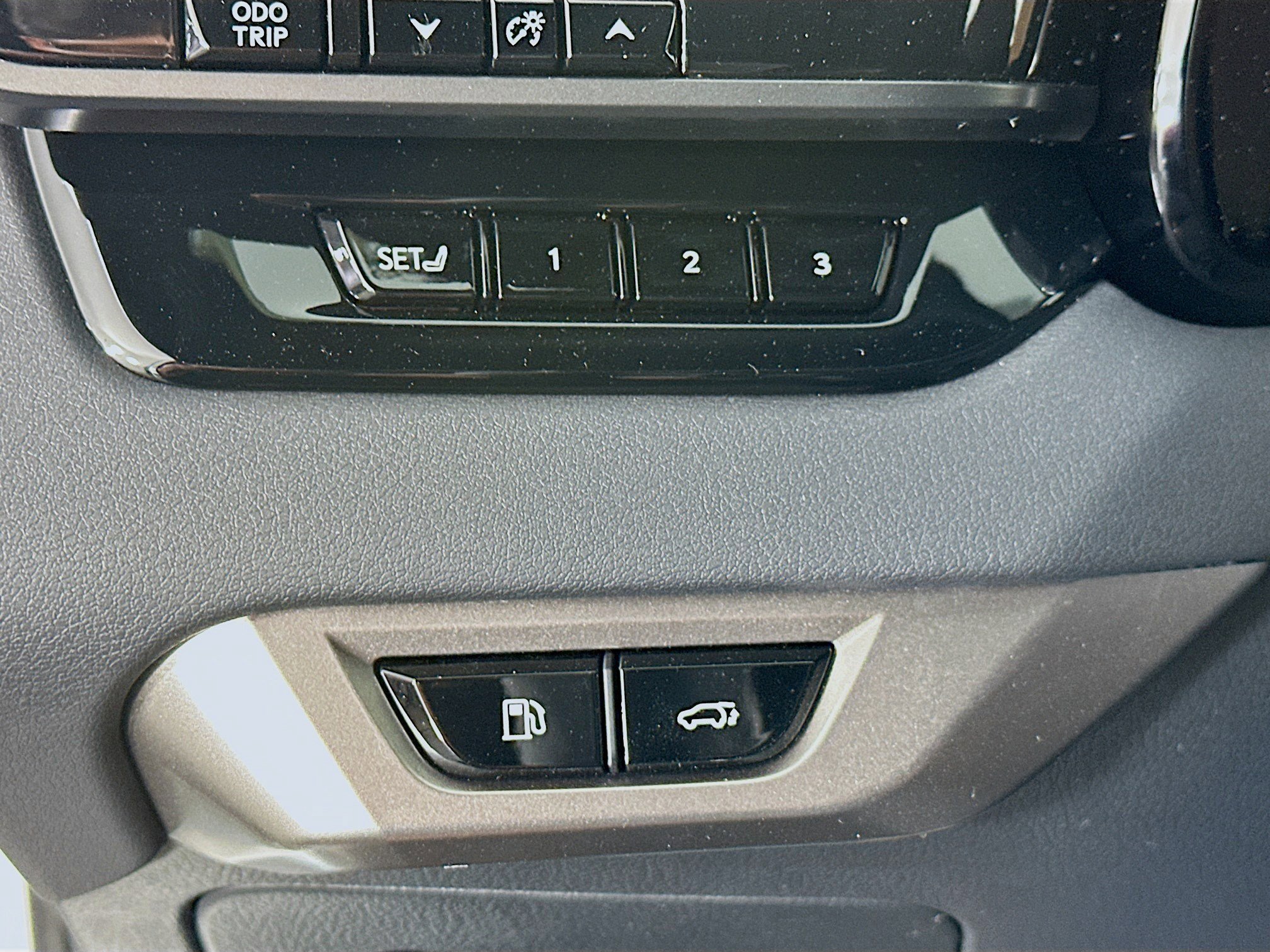 New 2026 Lexus RX 450h AWD image 10