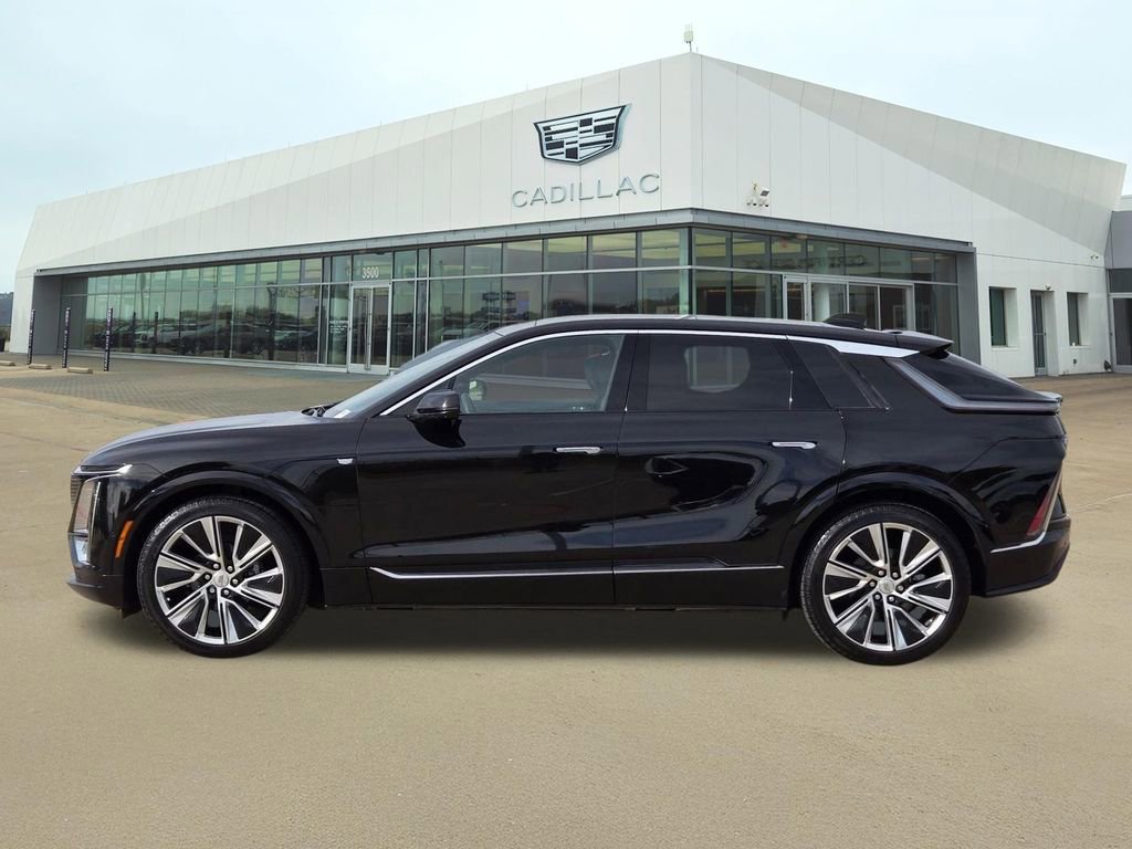 Certified 2025 Cadillac Lyriq Luxury w/ LPO, Floor Liner Package AWD/4WD image 3