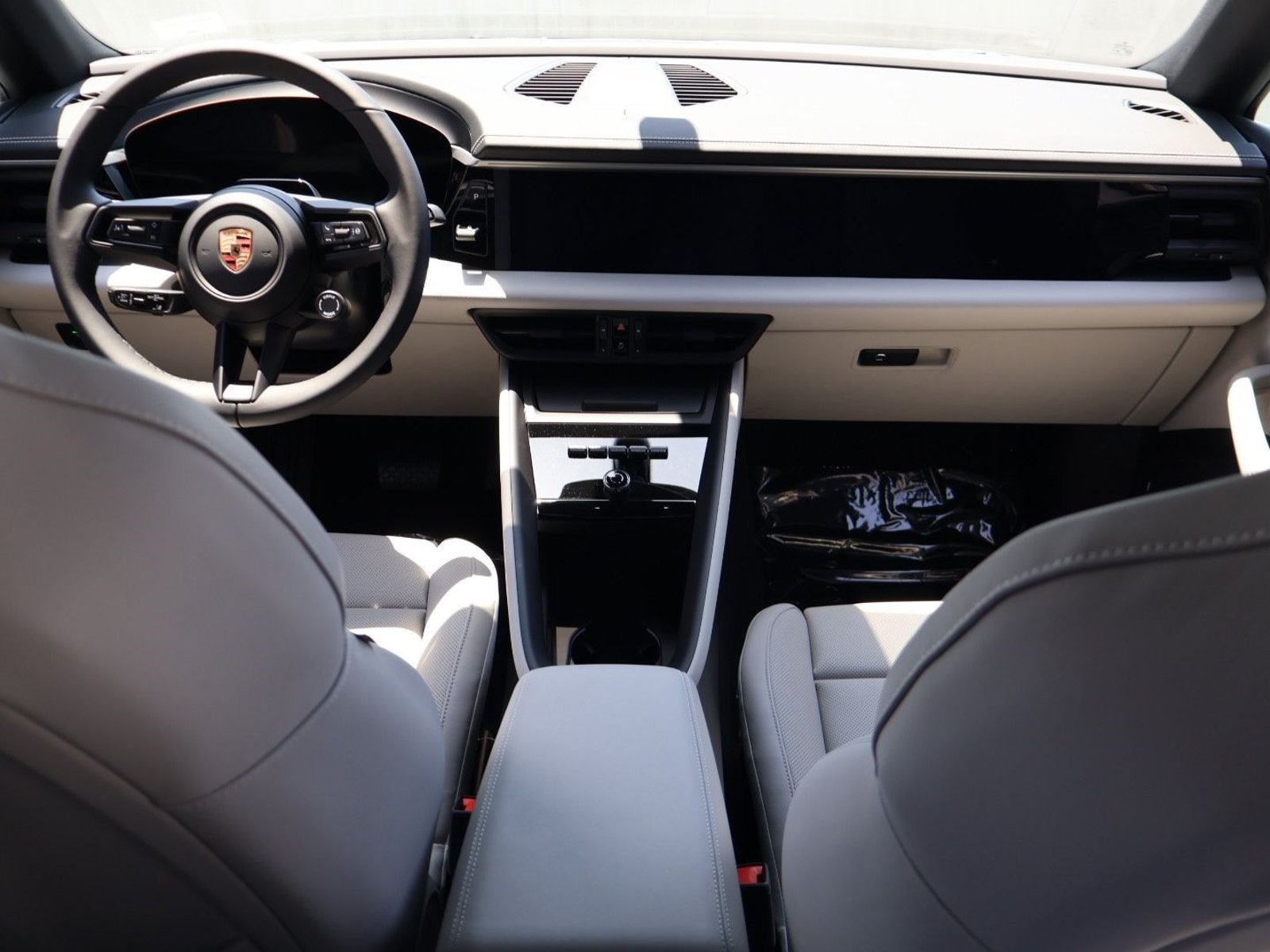 New 2026 Porsche Macan Turbo Electric RWD image 21