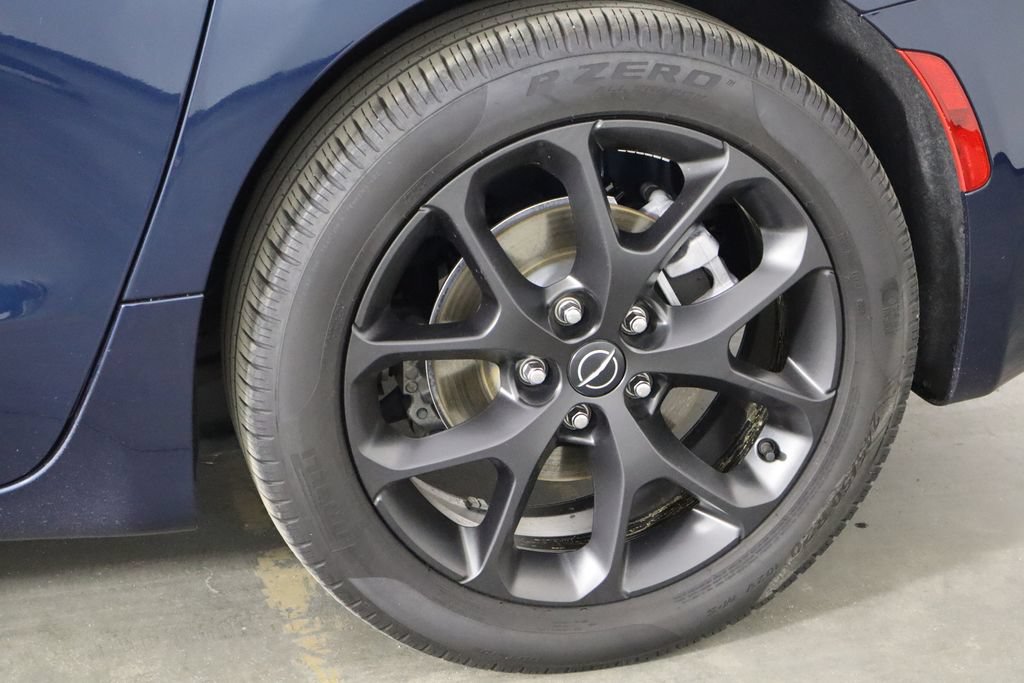 Used 2025 Chrysler Pacifica Limited FWD image 40