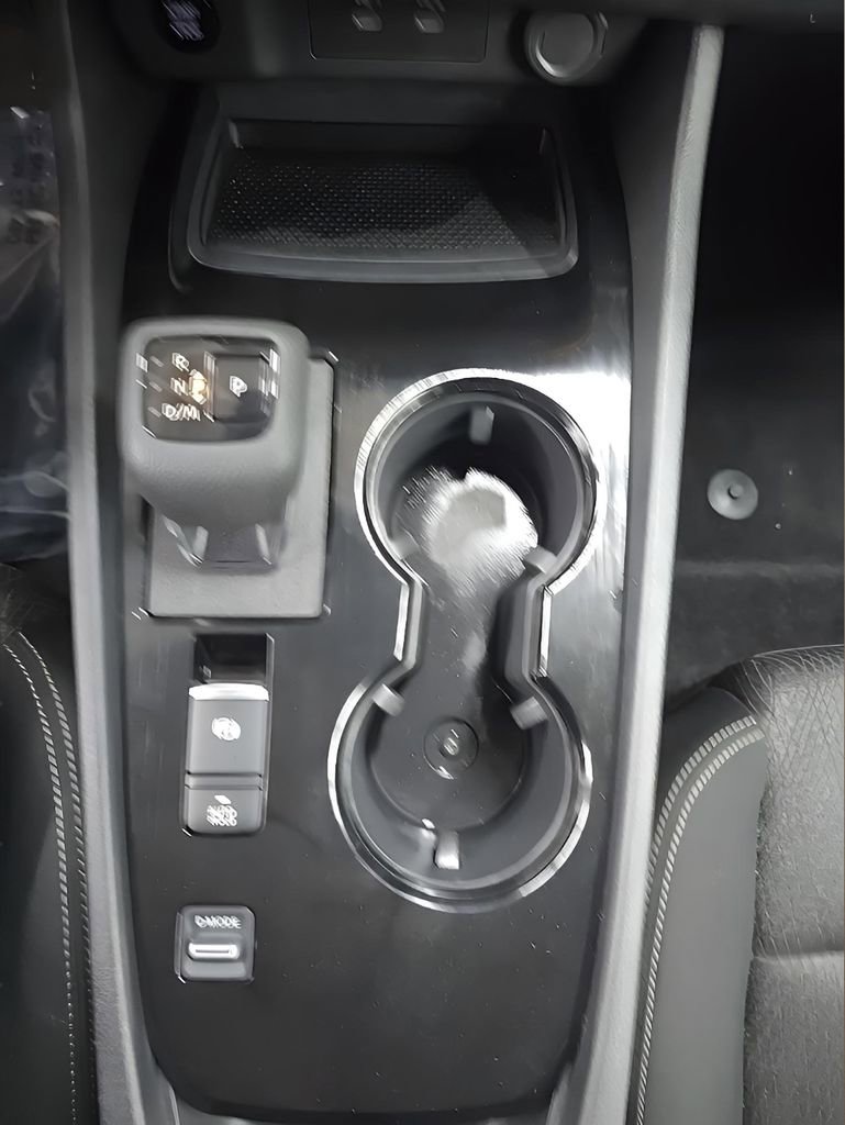 Used 2025 Nissan Rogue SV image 27