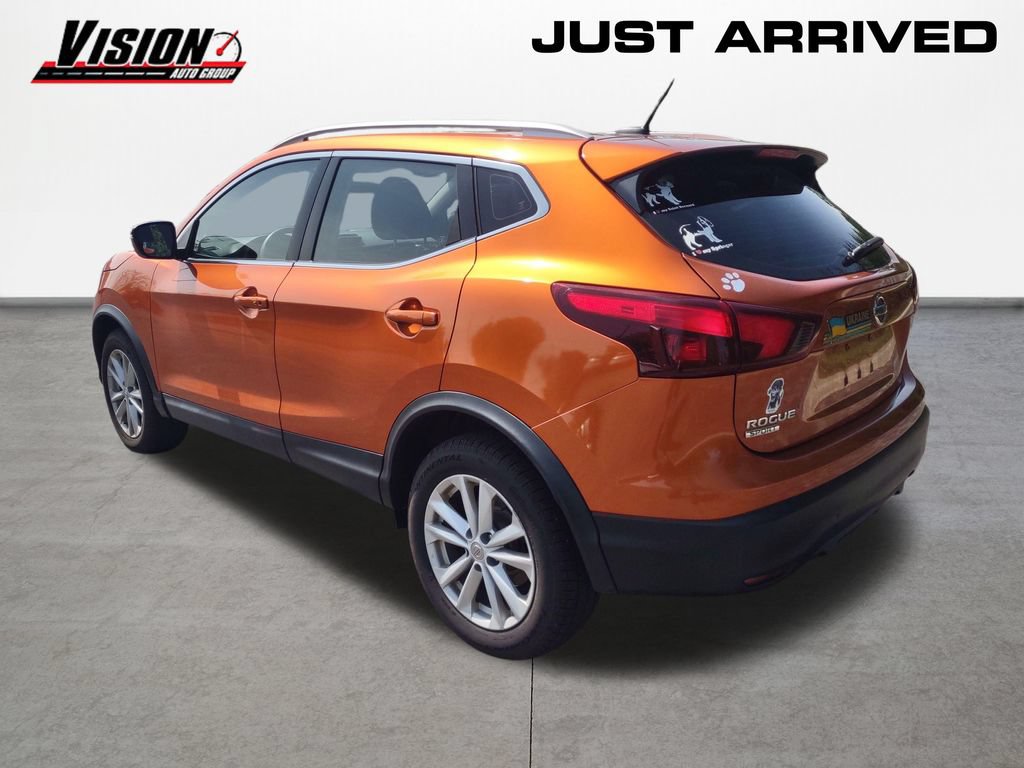 Used 2017 Nissan Rogue Sport SV AWD/4WD image 3