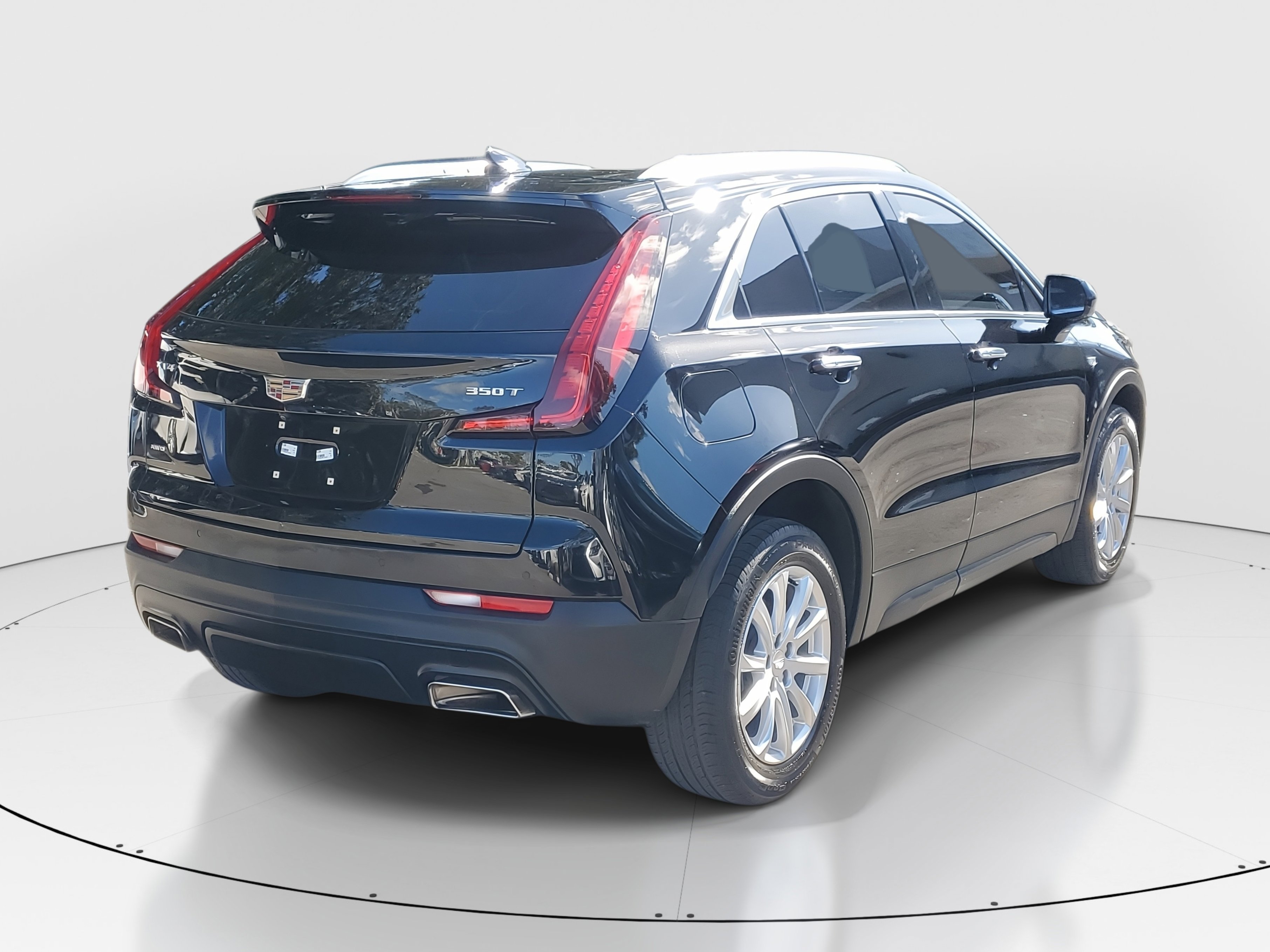 Used 2023 Cadillac XT4 Luxury w/ Cold Weather Package image 7