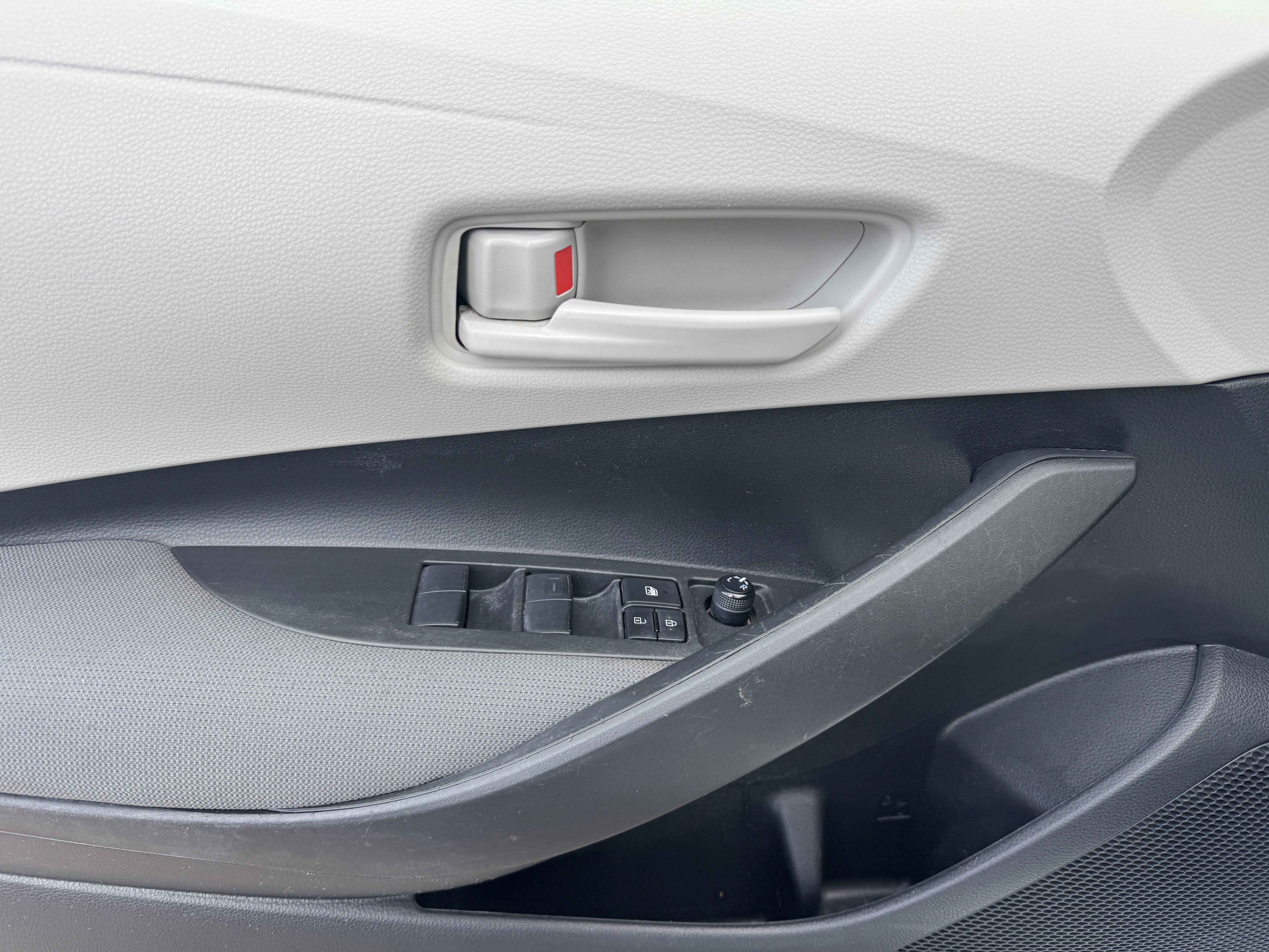 Used 2023 Toyota Corolla LE FWD image 9