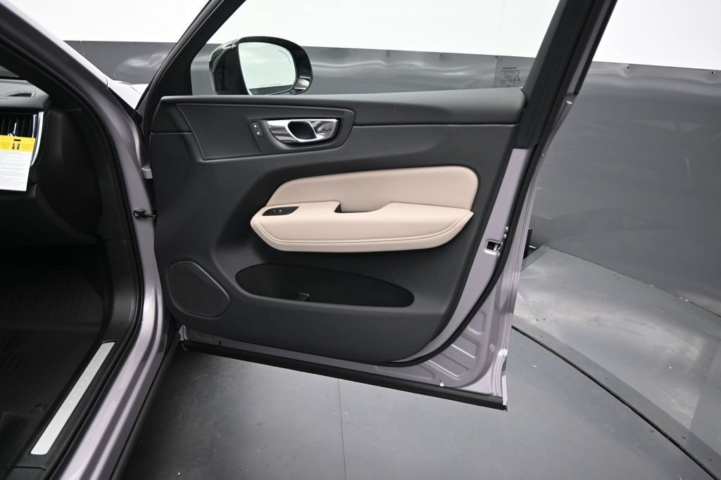 New 2026 Volvo XC60 T8 Plus w/ Climate Package PRO AWD/4WD image 19