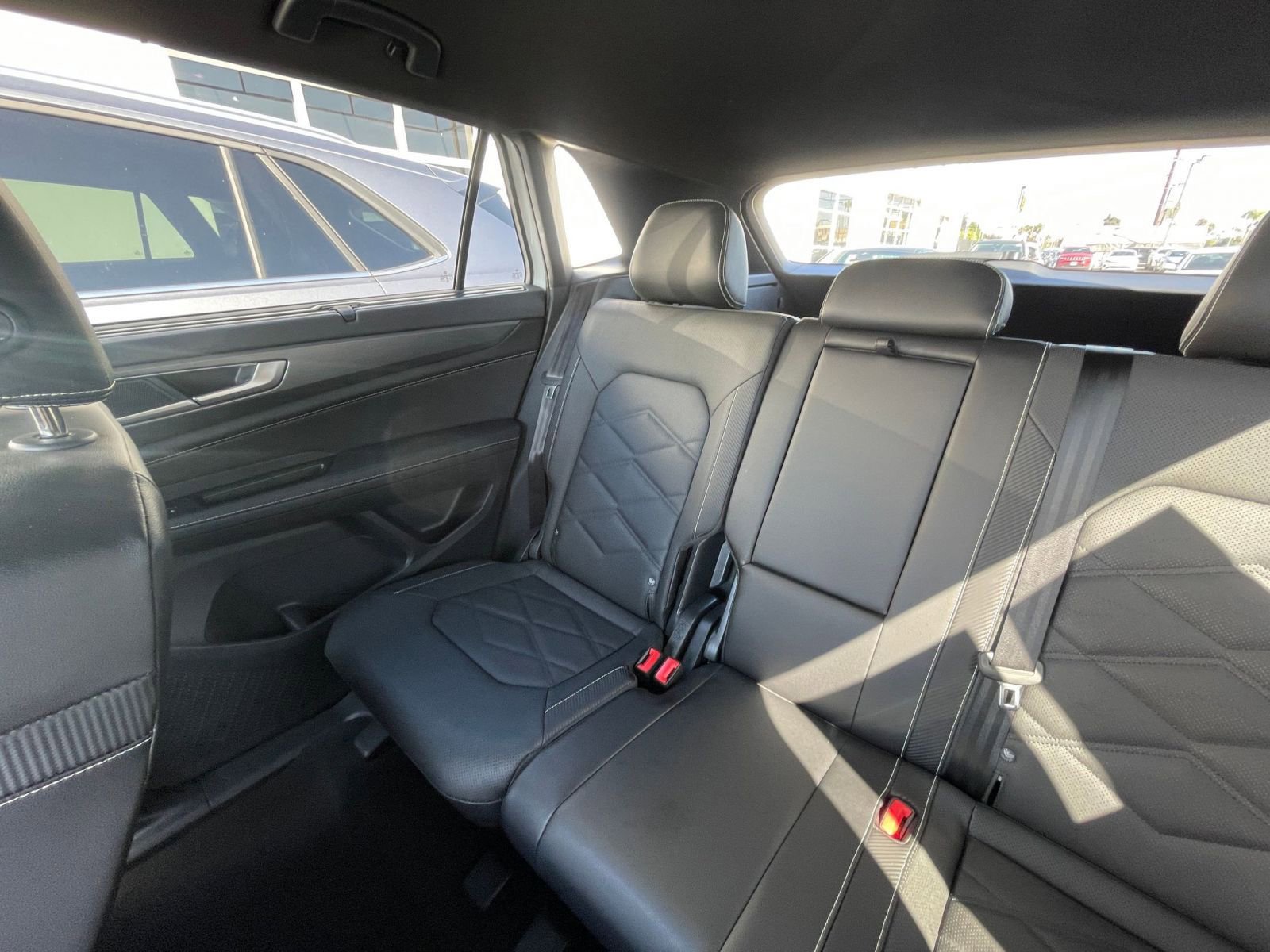 Used 2025 Volkswagen Atlas Cross Sport SE image 39