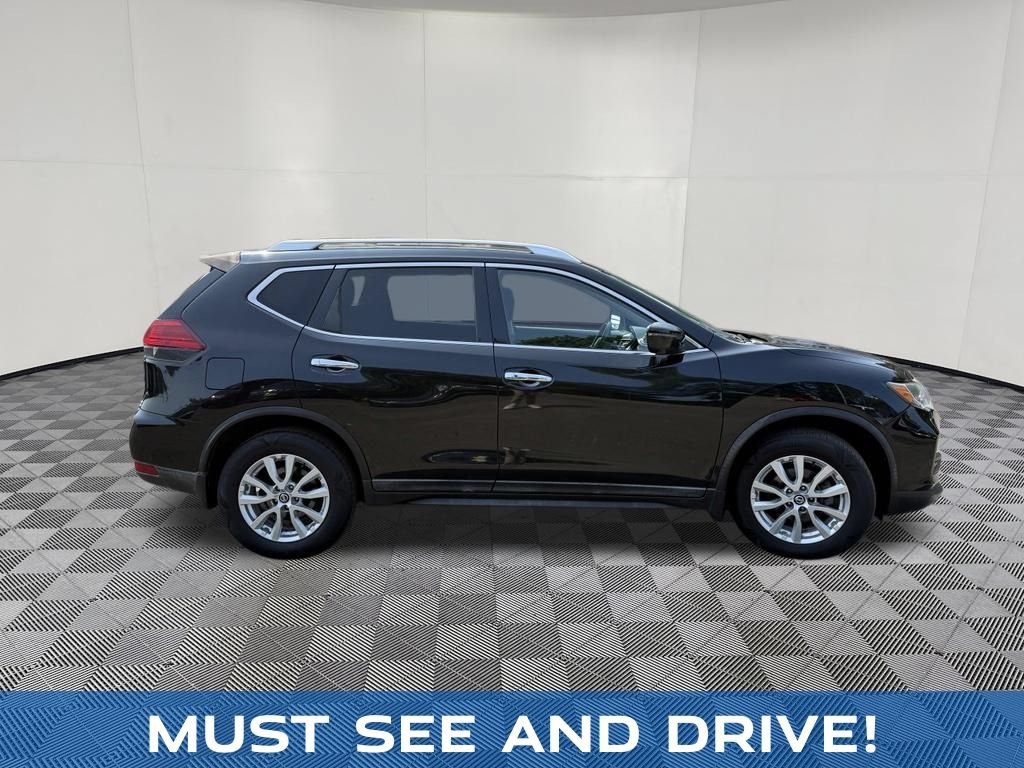 Used 2017 Nissan Rogue SV w/ SV Premium Package FWD image 6