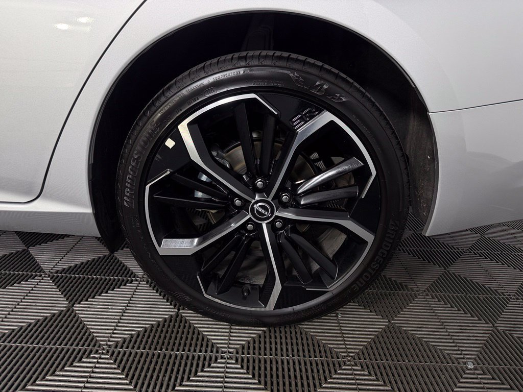 Used 2025 Nissan Altima 2.5 SR AWD/4WD image 12