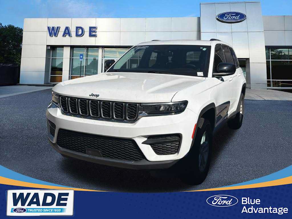 Used 2022 Jeep Grand Cherokee Laredo w/ Luxury Tech Group I