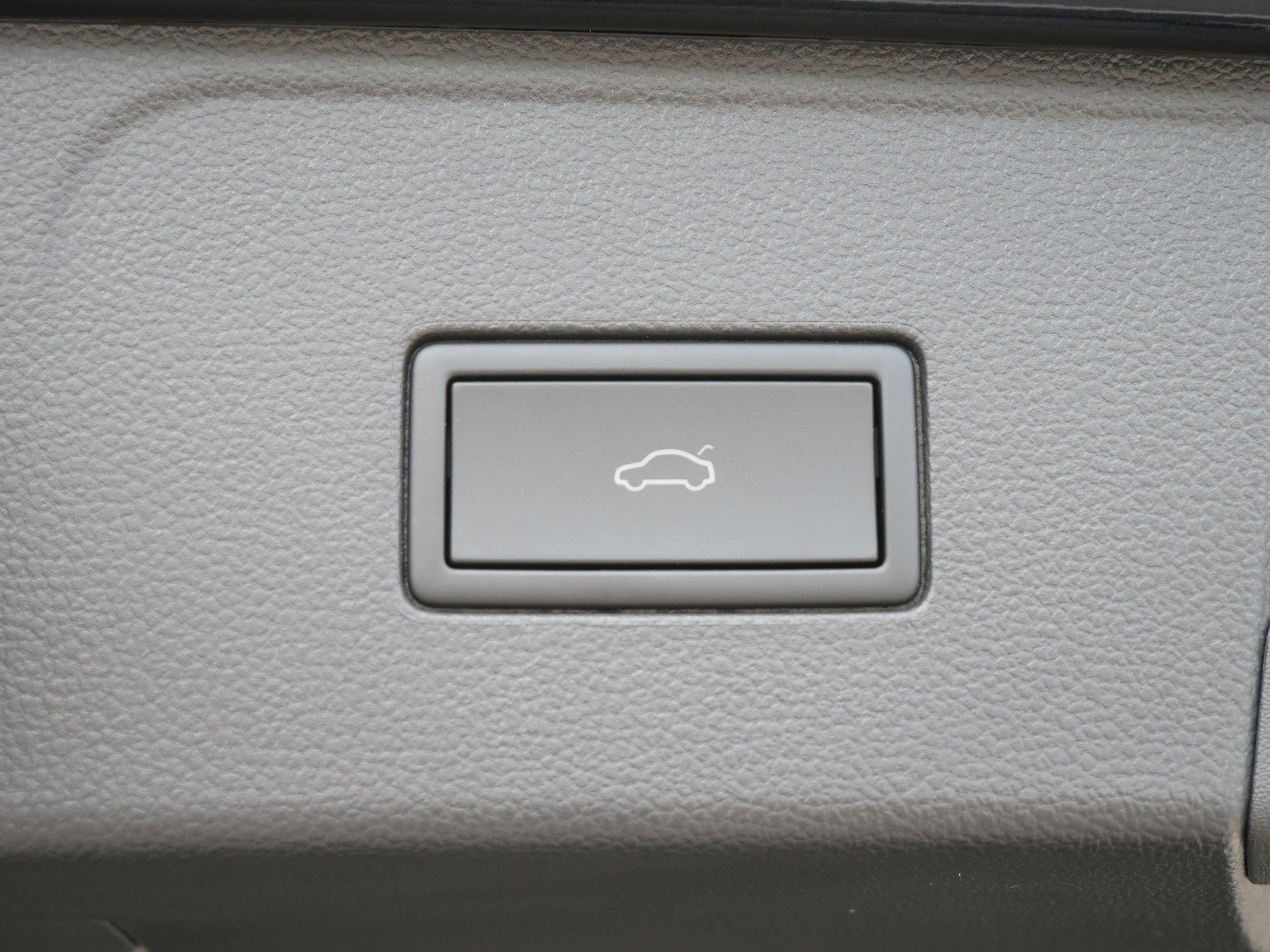 Certified 2025 Volkswagen Atlas Peak Edition SE image 19