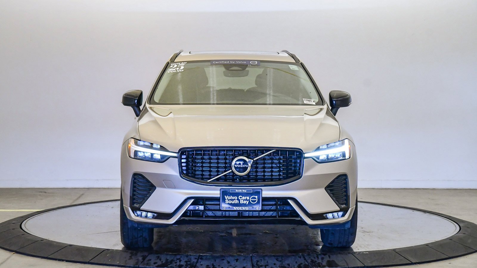 Certified 2025 Volvo XC60 B5 Core image 7