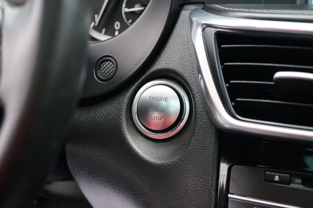 Used 2018 INFINITI QX30 Premium w/ Technology Package image 22