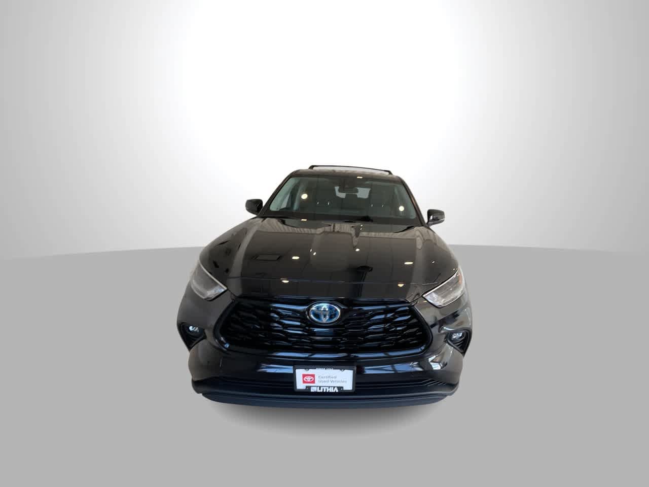 Certified 2024 Toyota Highlander LE AWD/4WD image 3