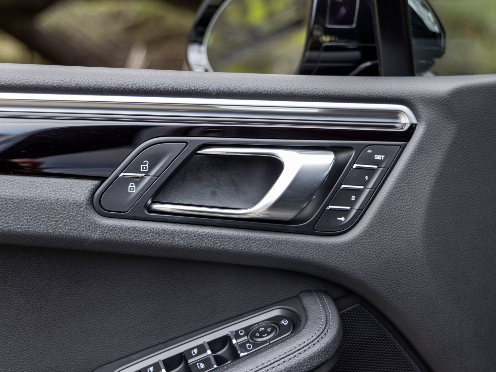 Certified 2023 Porsche Macan AWD/4WD image 26