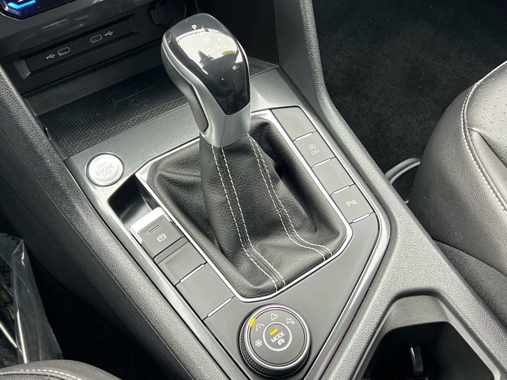 Used 2022 Volkswagen Tiguan SE R-Line image 31