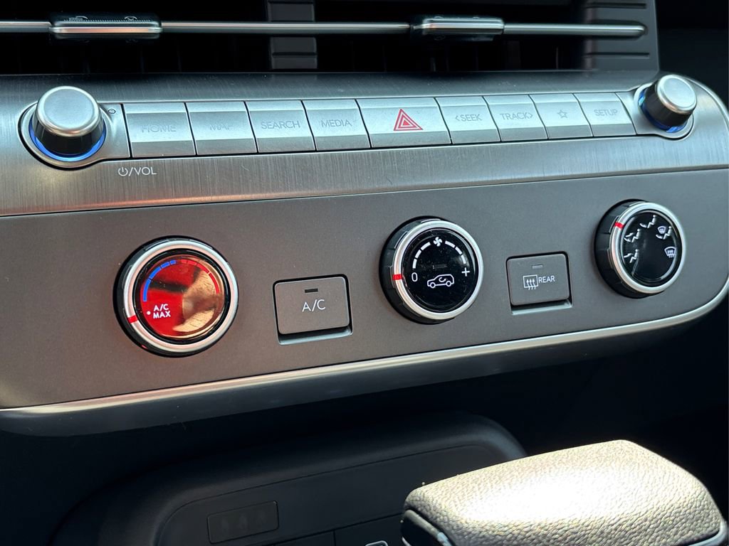 Certified 2025 Hyundai Kona SE image 28