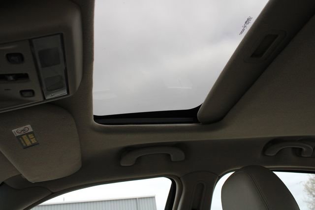 Used 2003 Lincoln Town Car Signature image 3