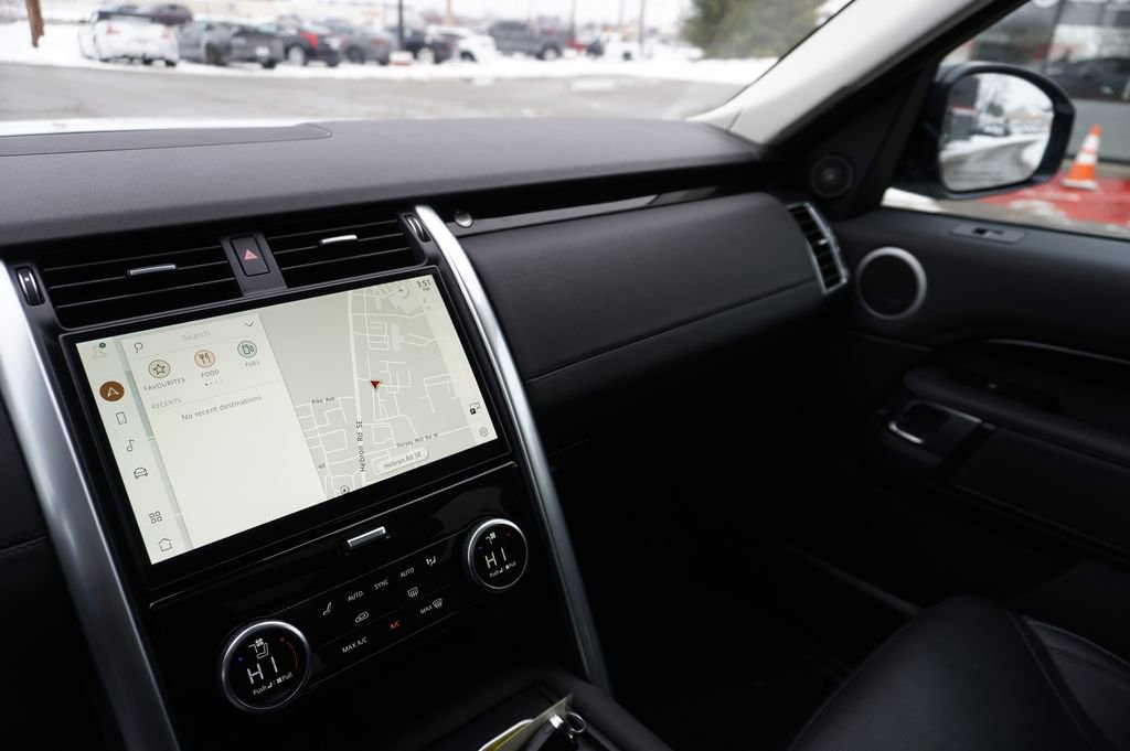 Used 2024 Land Rover Discovery S image 19