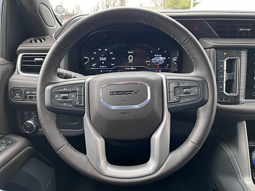 Used 2024 GMC Yukon Denali AWD/4WD image 4