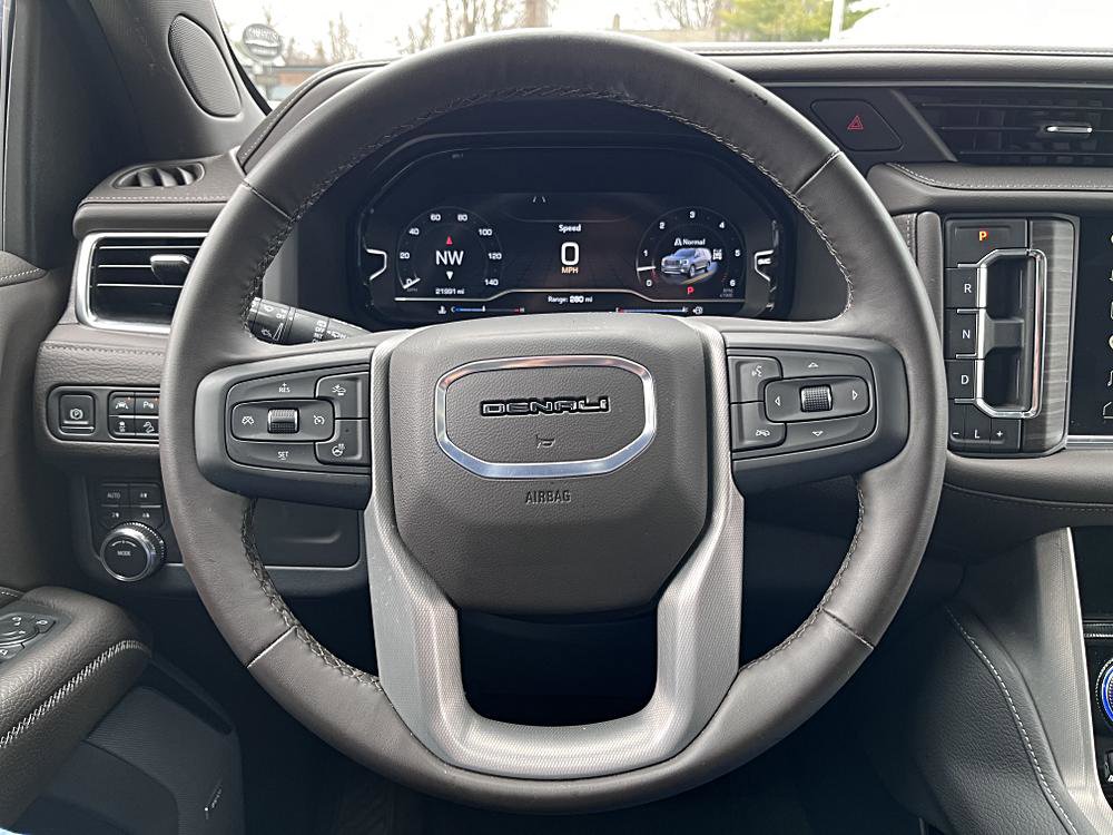 Used 2024 GMC Yukon Denali AWD/4WD image 4
