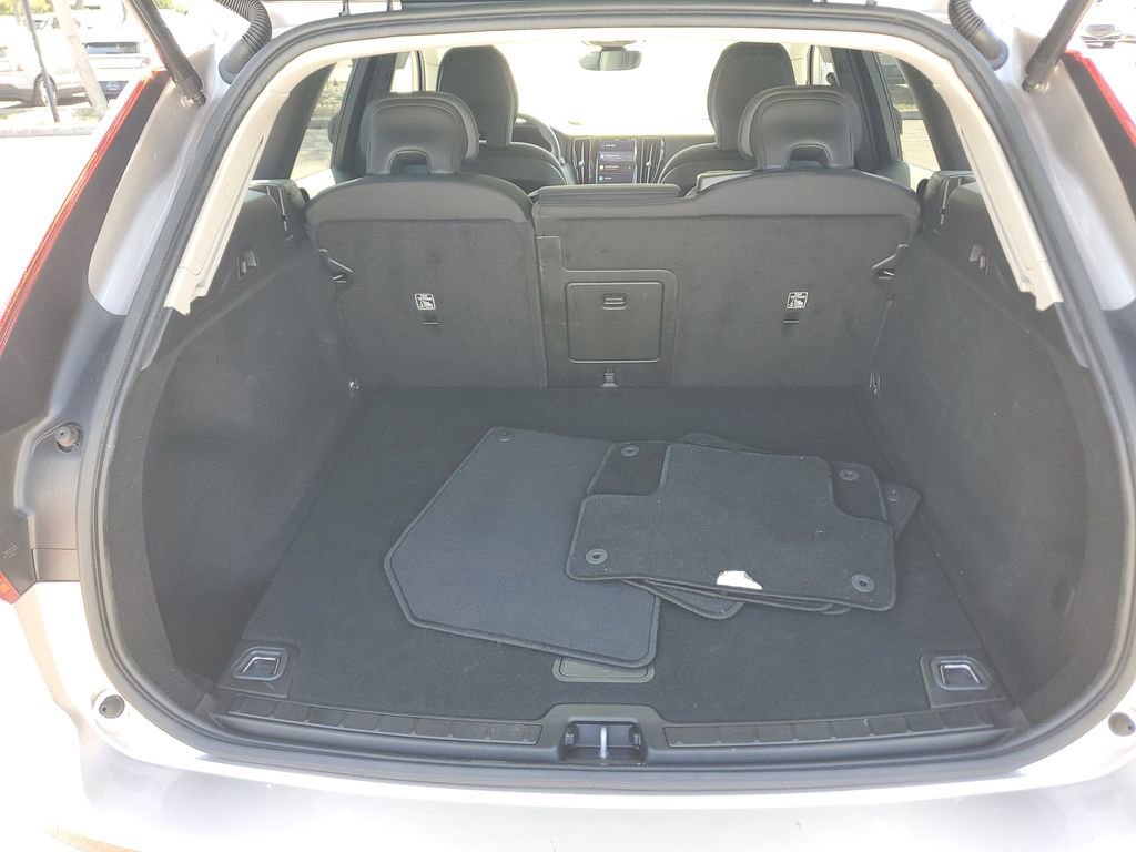 Used 2024 Volvo XC60 B5 Core image 14