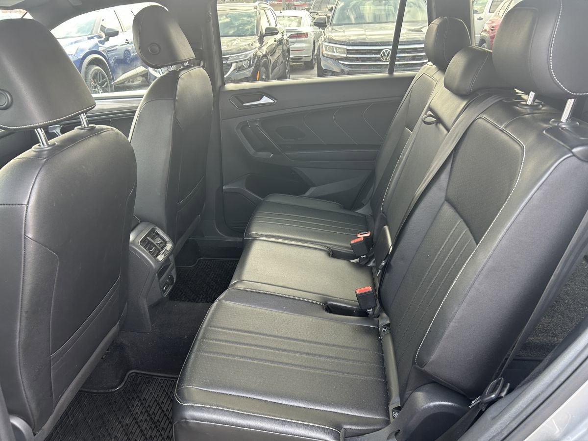 Used 2022 Volkswagen Tiguan SE R-Line image 11