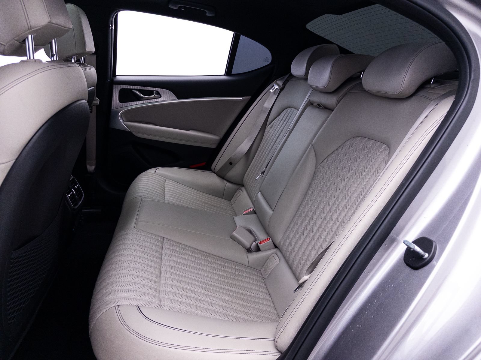 Used 2023 Genesis G70 2.0T w/ Sport Prestige Package RWD image 40