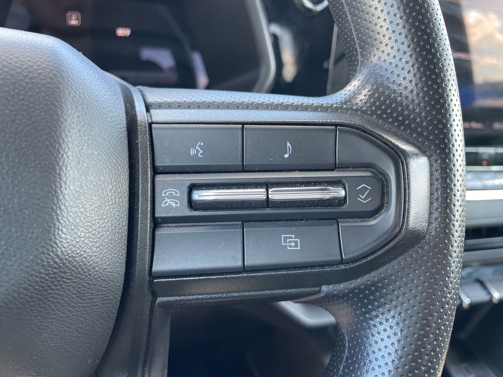 Used 2023 Chevrolet Colorado W/T image 15