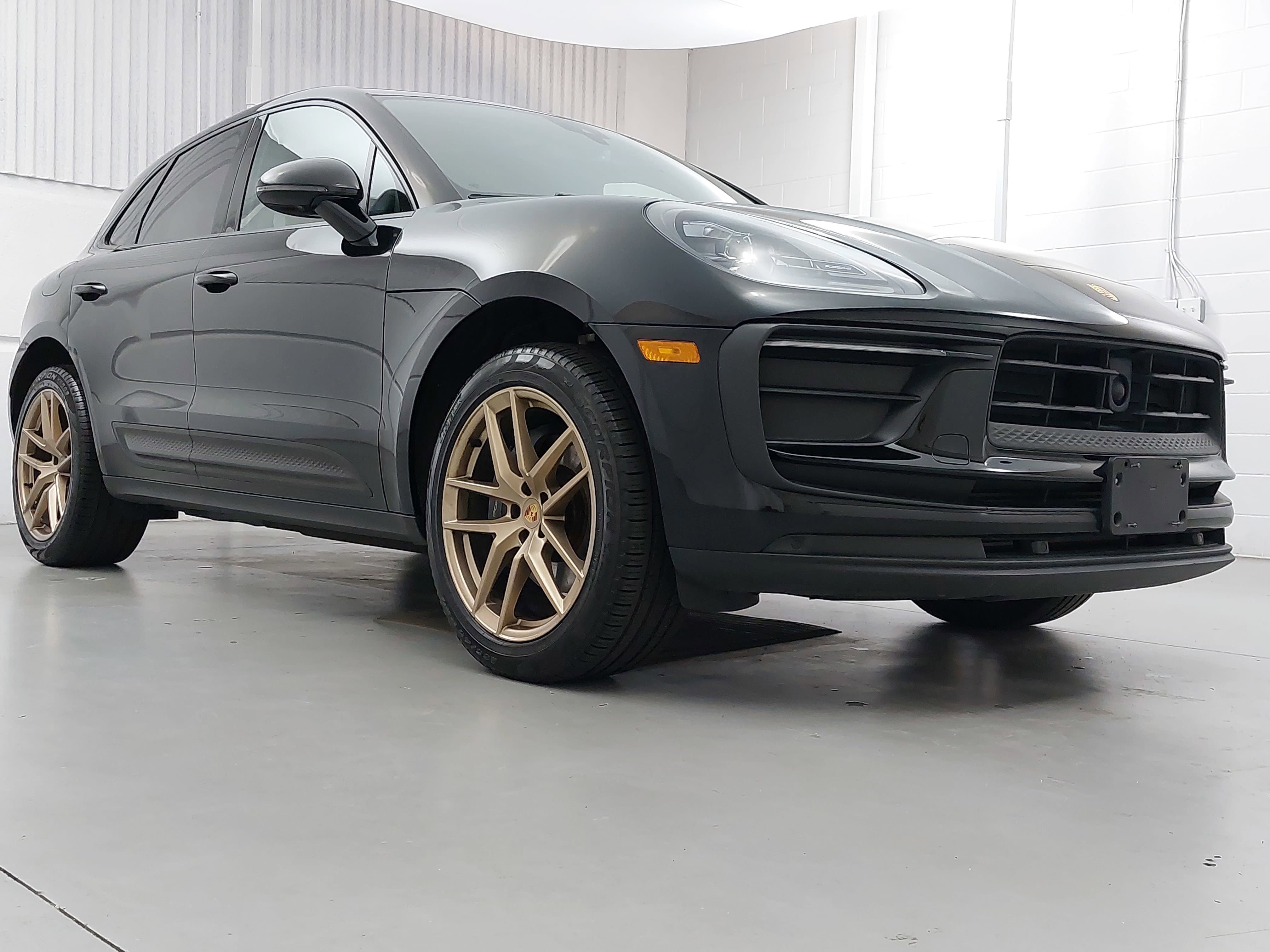 Certified 2023 Porsche Macan AWD/4WD image 9