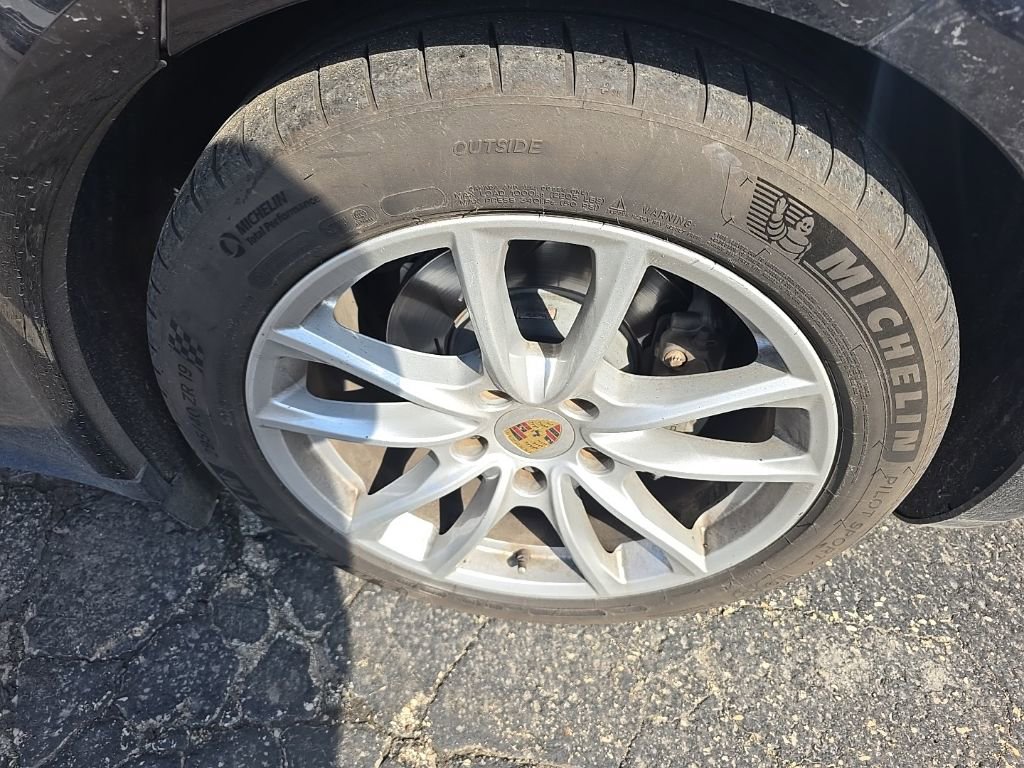 Used 2018 Porsche Panamera 4S image 12