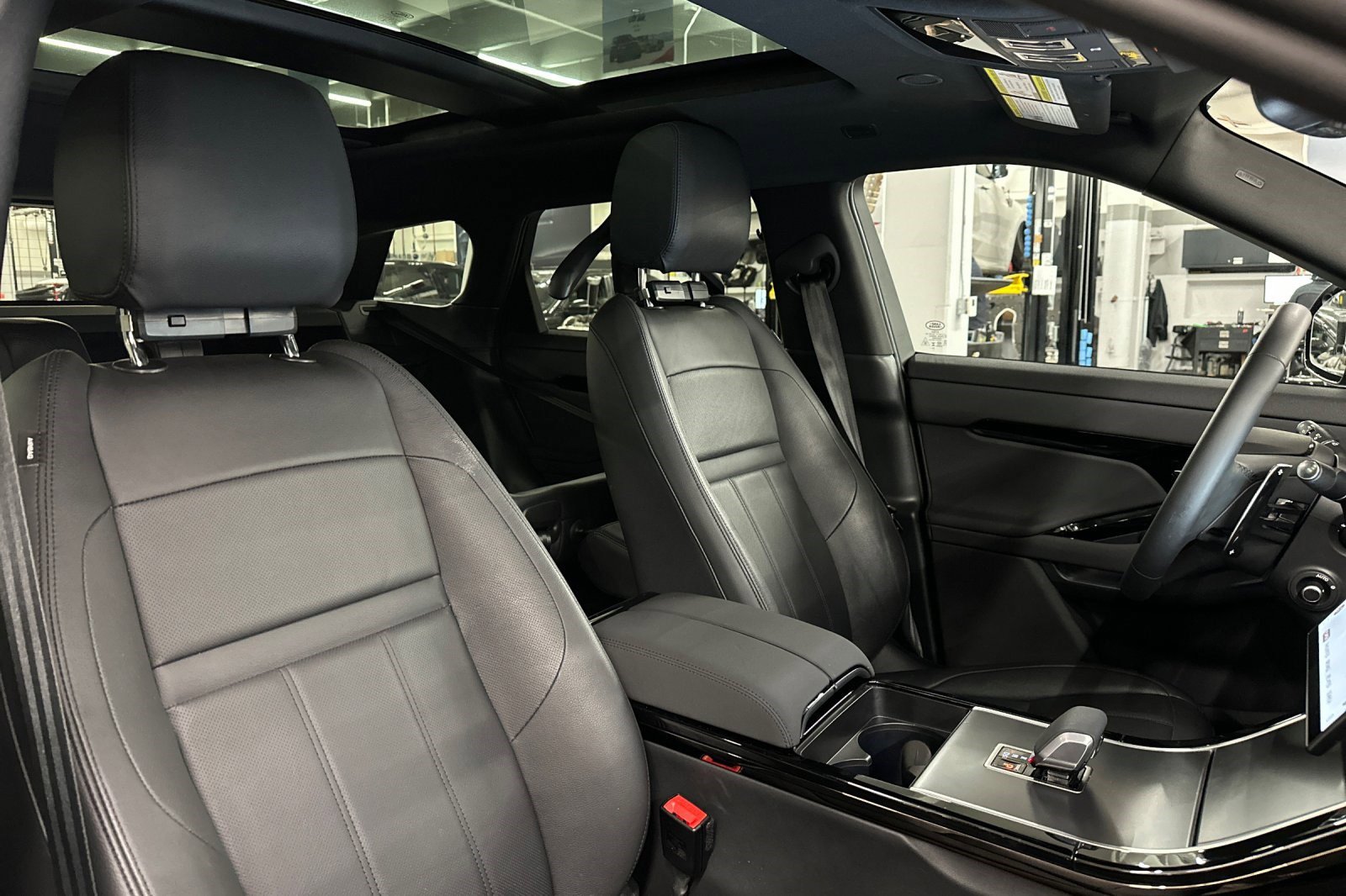 Used 2026 Land Rover Range Rover Evoque S image 31