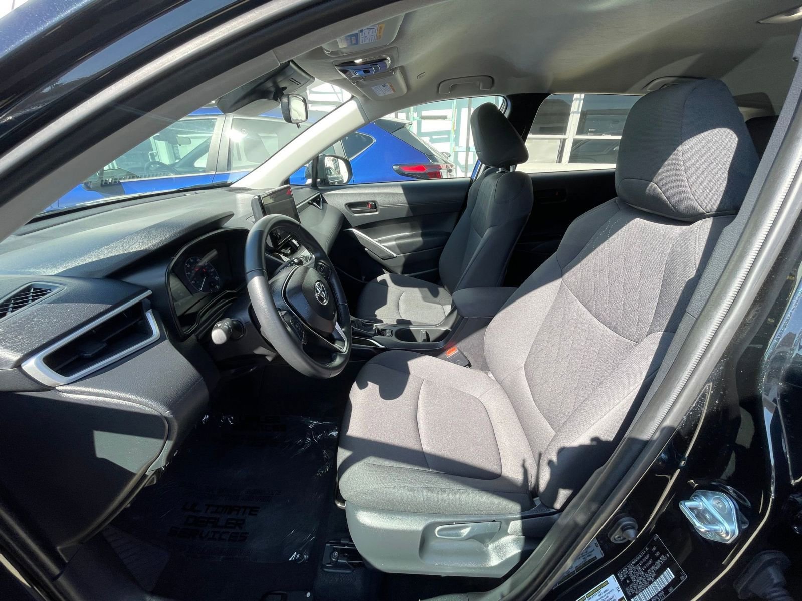 Used 2025 Toyota Corolla Cross LE image 27