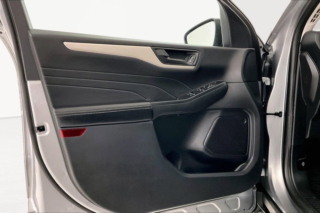 Used 2022 Ford Escape SE image 18