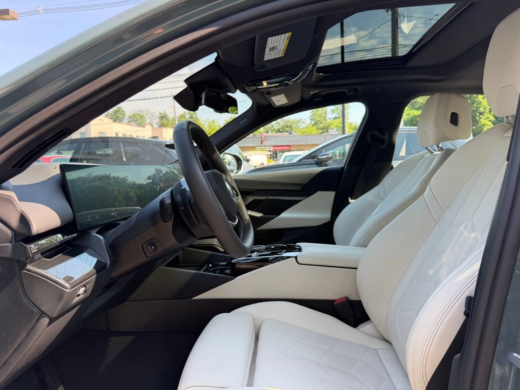Used 2024 BMW 530i xDrive w/ Premium Package AWD/4WD image 17