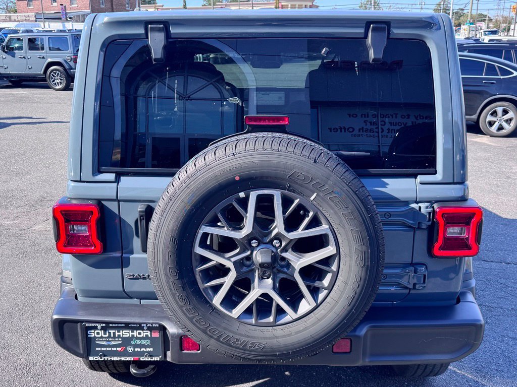 Used 2026 Jeep Wrangler Unlimited Sahara AWD/4WD image 6