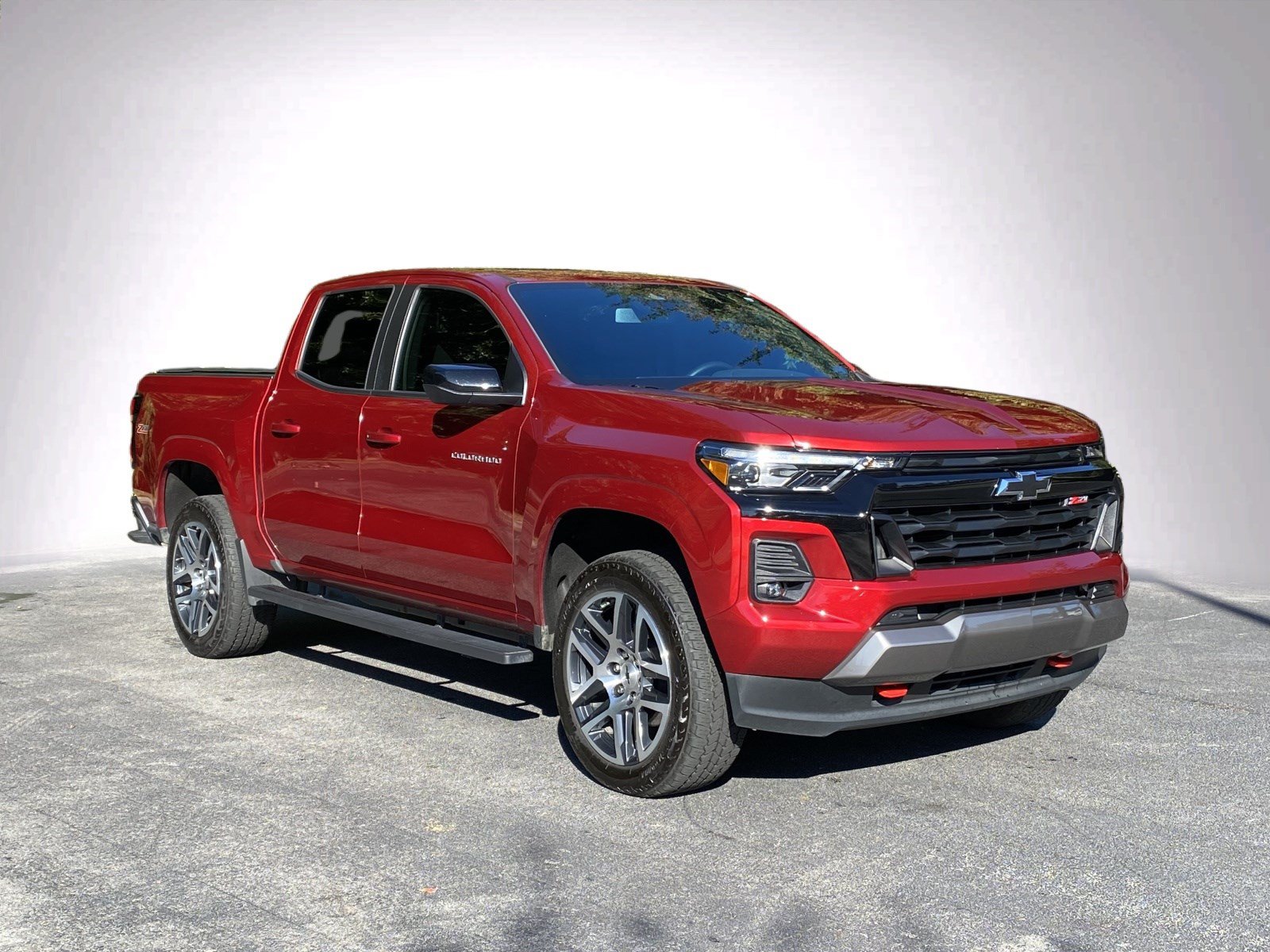 Used 2023 Chevrolet Colorado Z71 w/ Z71 Convenience Package 2 AWD/4WD image 2