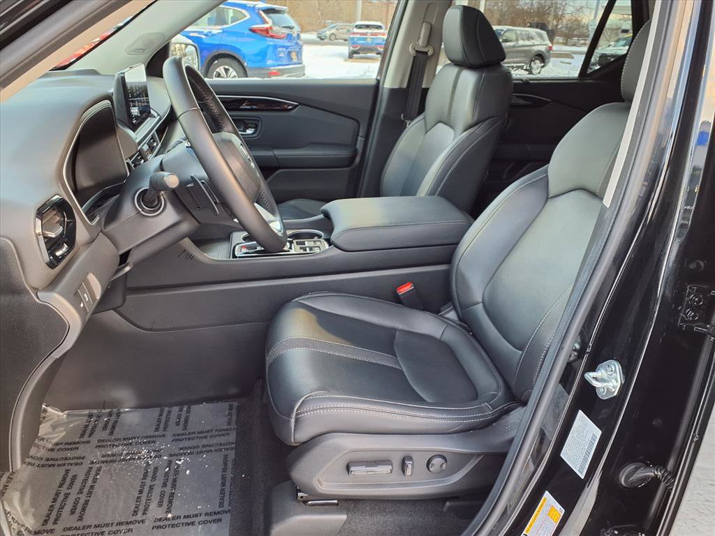 Certified 2025 Honda Pilot Touring image 4